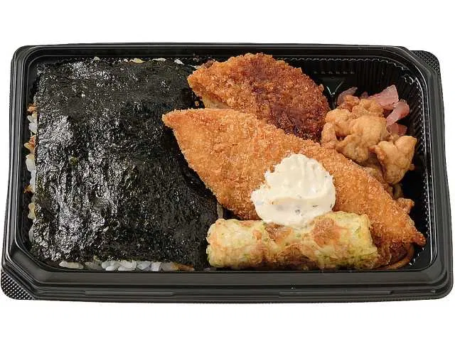 Seaweed Bento with Four Dishes