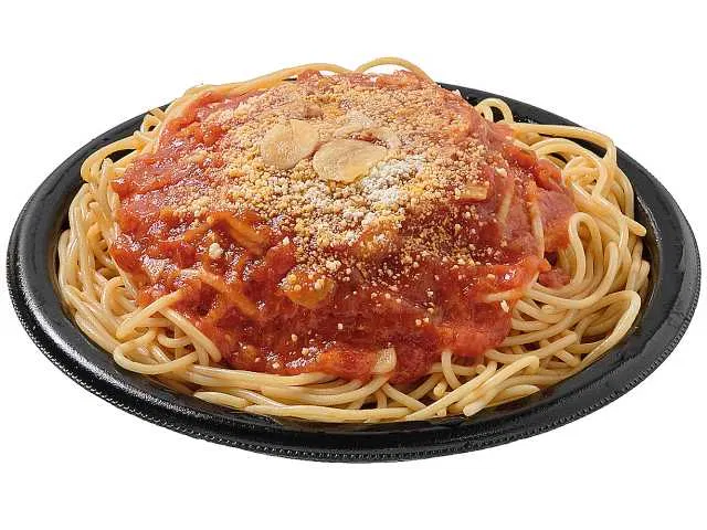Heaped Garlic-Tomato Sauce Pasta