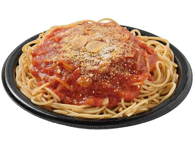 Heaped Garlic-Tomato Sauce Pasta