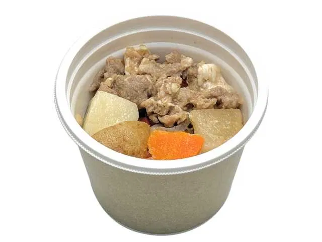 Hearty pork soup with plenty of ingredients — using Hokkaido pork