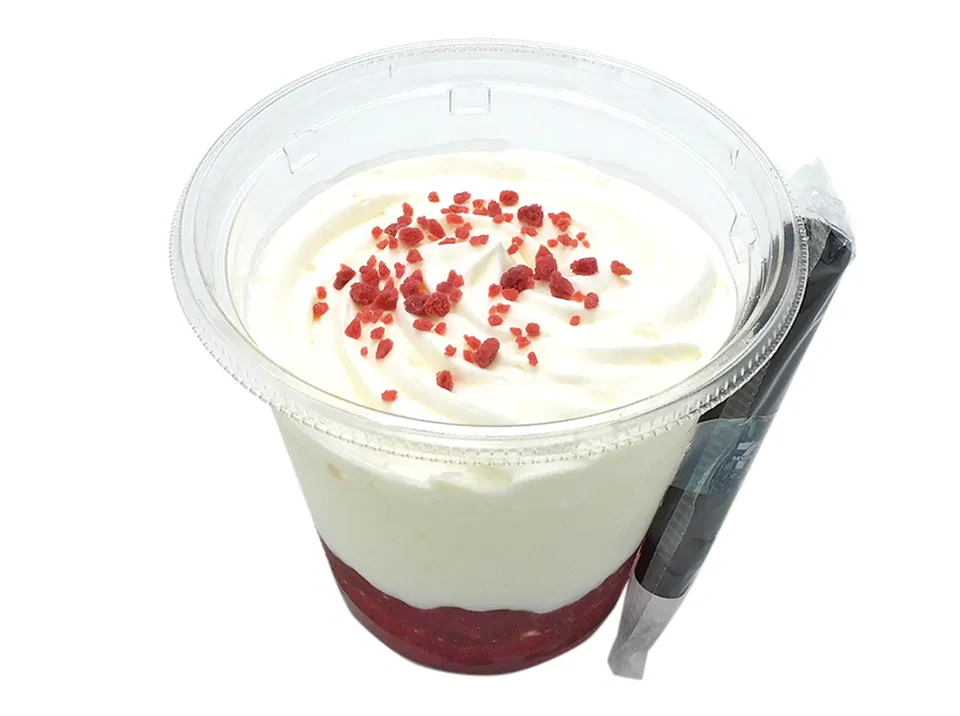 Mix-and-Sip Sweets: Strawberry Milk with Jiggly Warabi Mochi