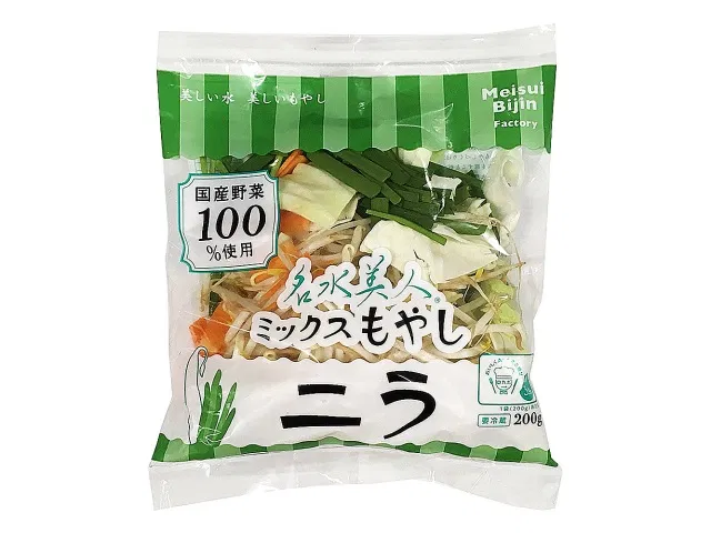 Stir-Fried Bean Sprouts and Garlic Chives