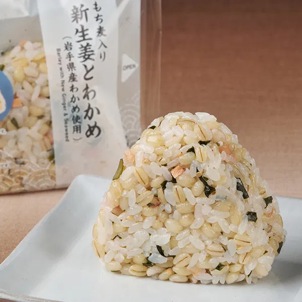 Mochi barley with fresh ginger and wakame