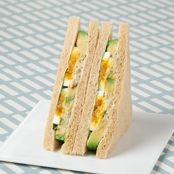 Avocado & Tuna Macaroni Sandwich with Cream Cheese Sauce