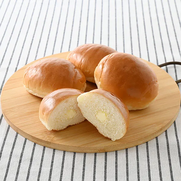 4 Margarine-filled Butter Rolls