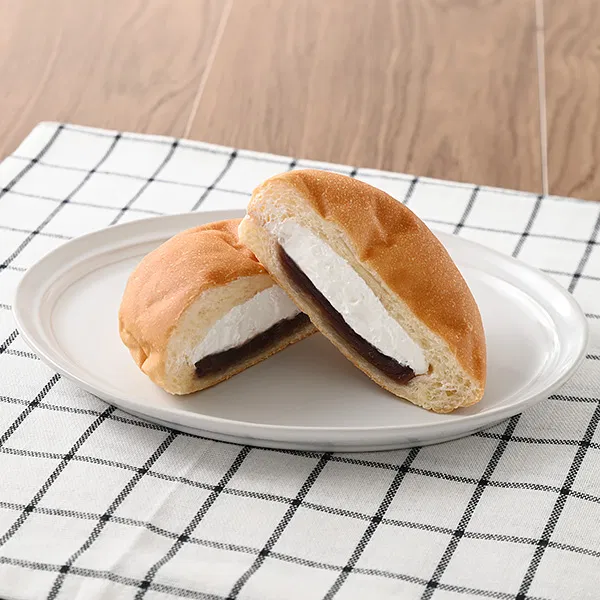 Chewy Mochi-Texture Anpan with Milk Whipped Cream