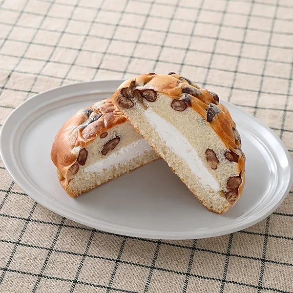 Tohoku Bean Bun with Iwaizumi Milk Whipped Cream