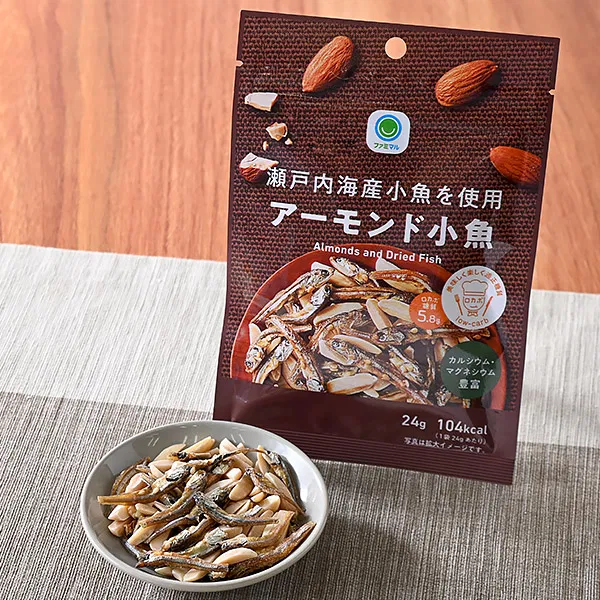 Sesame-coated Seto Inland Sea small fish with almond slices