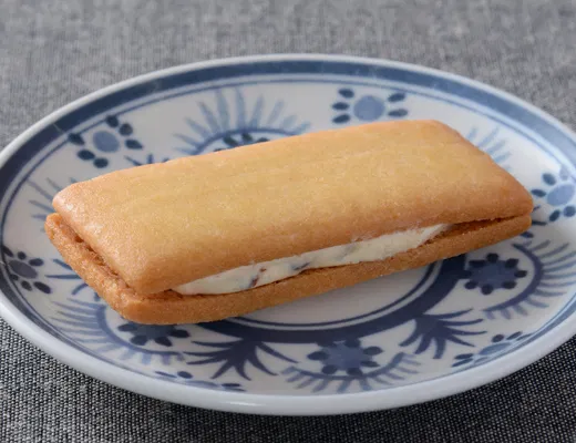 Butter-Scented Moist Raisin Sandwich Cookies