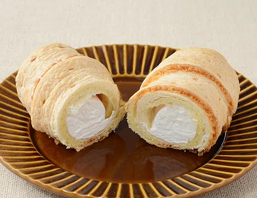 Pie Korone with Hokkaido Milk Whipped Cream