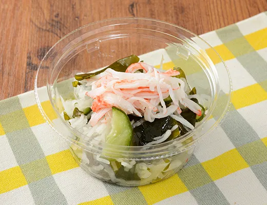 Refreshing Daikon and Wakame Salad