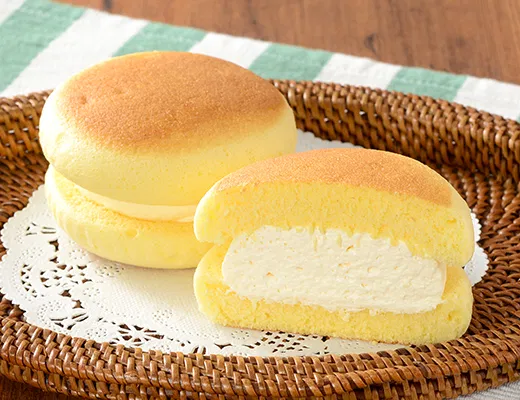 Baked Soufflé Sandwich with Custard Whipped Cream
